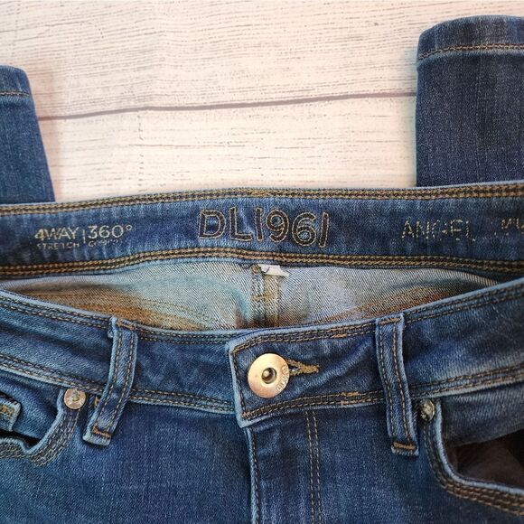 DL 1961 Angel Midrise Skinny Ankle Jean Size: 26 - Picture 2 of 4